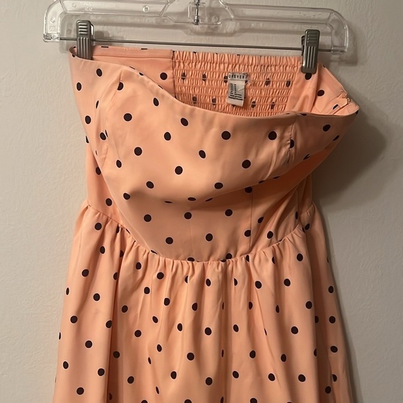 👗Forever 21 Peach polka dot side zipper strapless mini dress size M - Picture 6 of 7